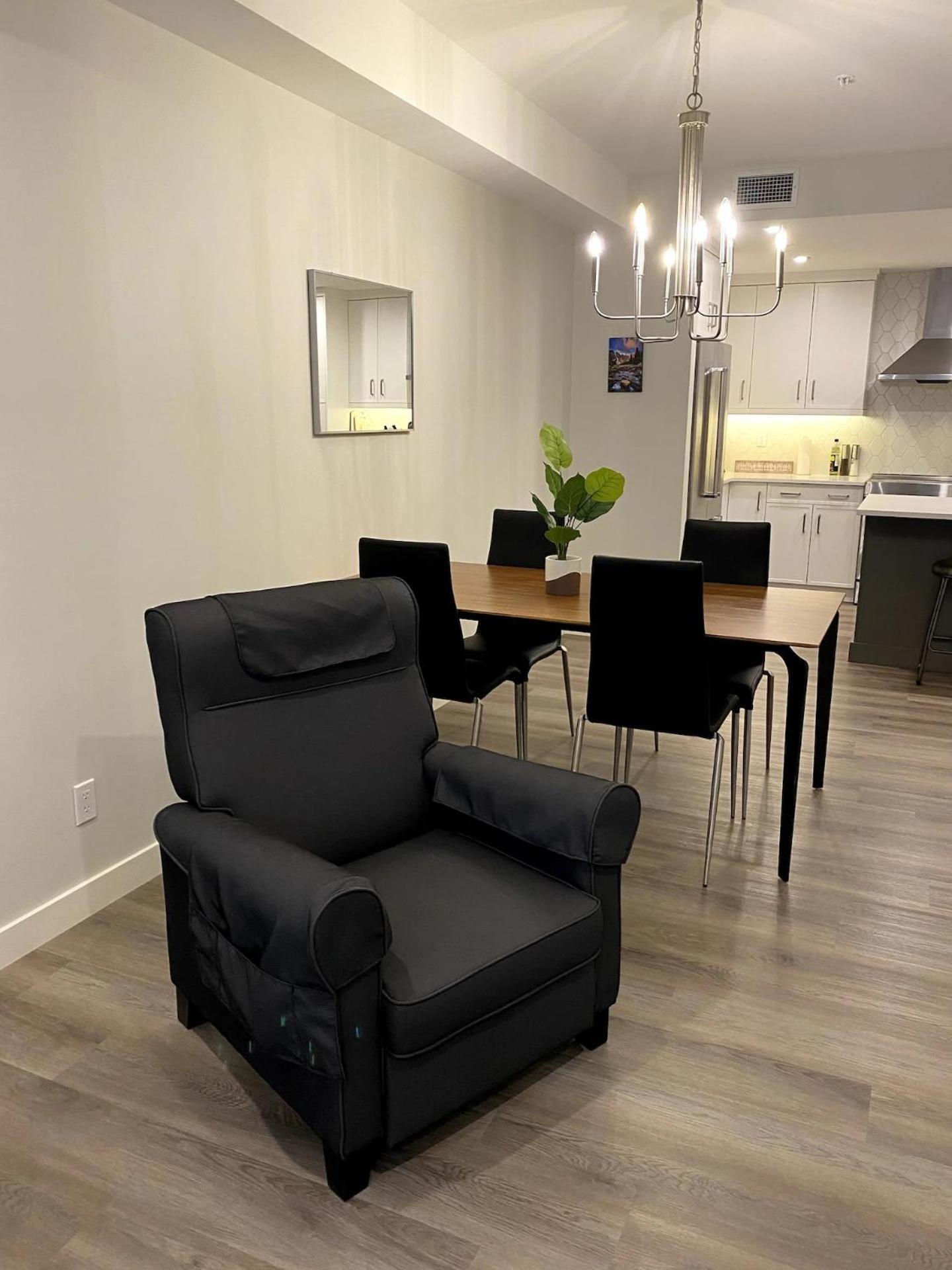 Luxury Unit In The Heart Of Apartment
