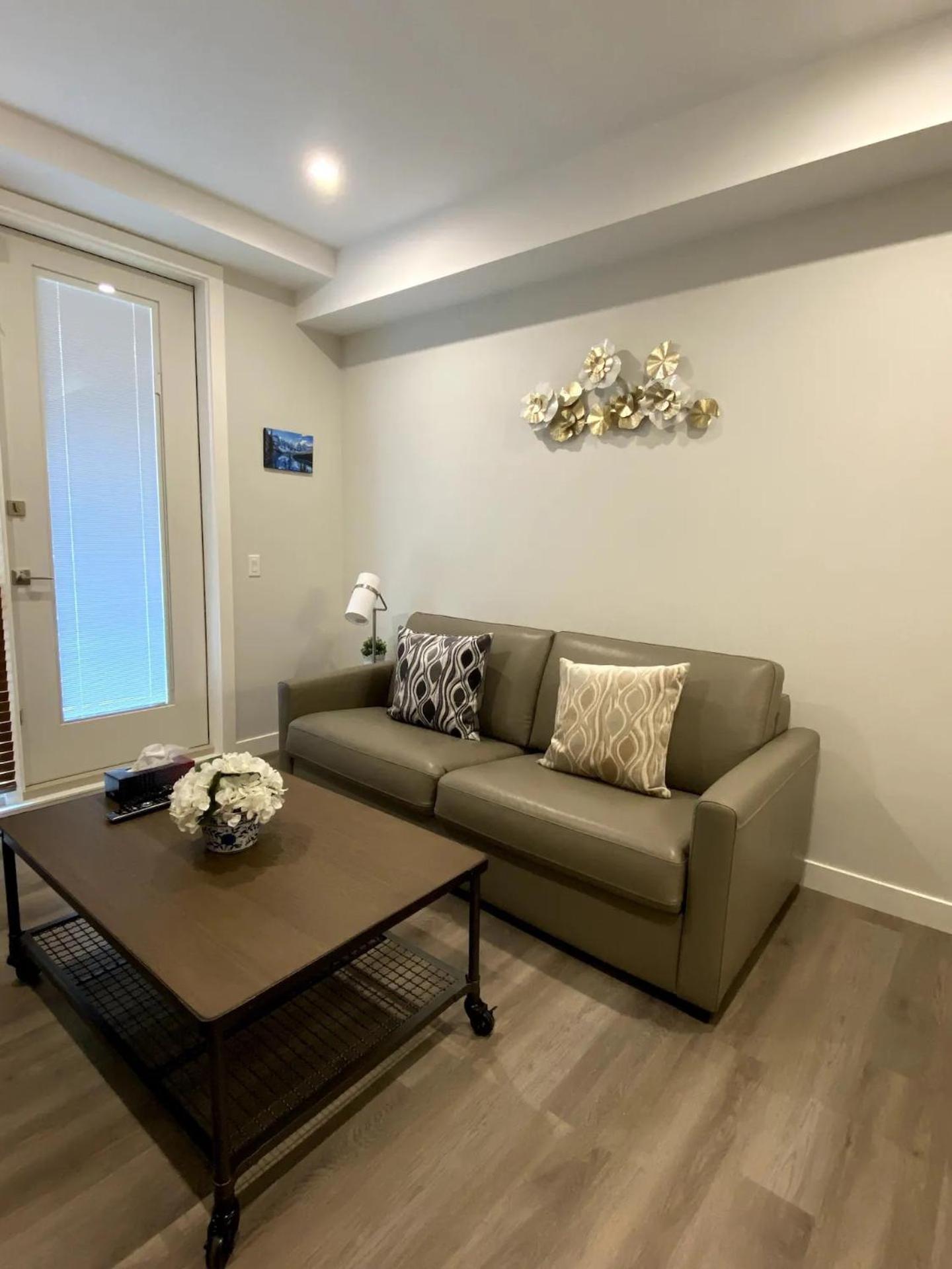 Luxury Unit In The Heart Of Apartment