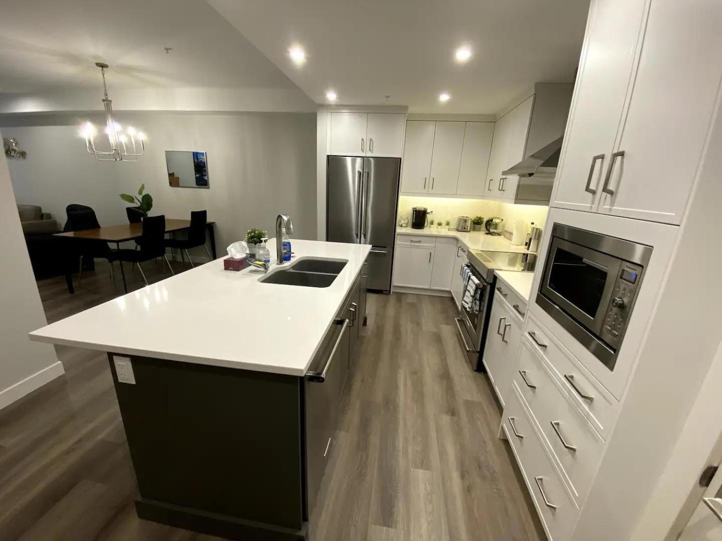 Luxury Unit In The Heart Of